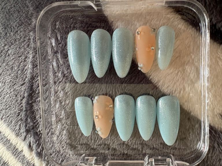 New Press-On Nails – Blue and Peach with Gems