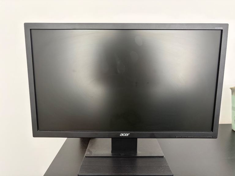 Monitor Acer V226HQL 21.5” Monitor – Excellent Condition