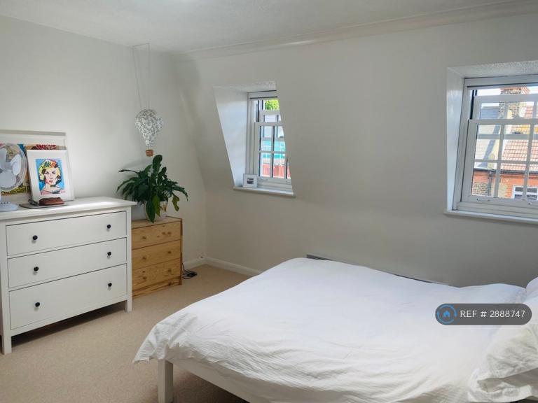 1 bedroom flat in Beaufoy House, London, SW8 (1 bed) (#2888747)