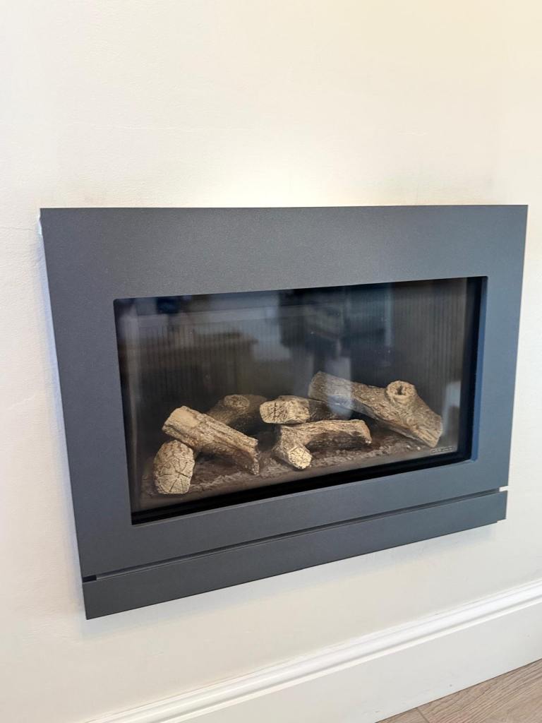 Gazco Riva2 670 Gas Fire – Excellent Condition, Remote Included