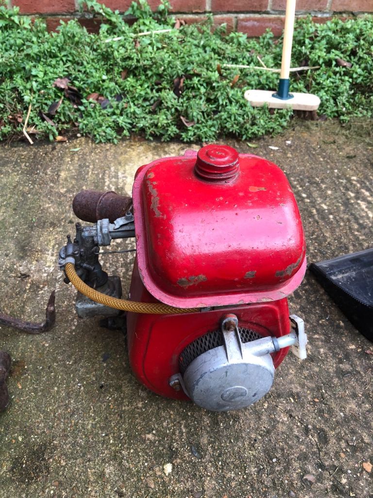 Lawnmower engine 