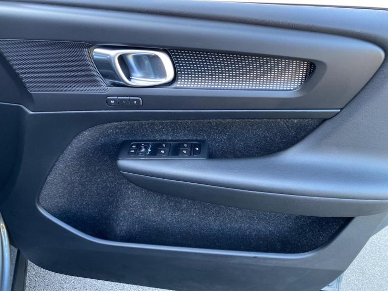 2018 Volvo XC40 2.0 D4 R-Design Pro Auto AWD Euro 6 (s/s) 5dr ESTATE Diesel Automatic