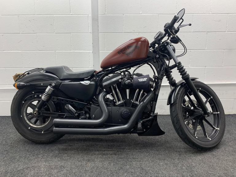 HARLEY-DAVIDSON XL883N IRON ** Cobra Exhausts - Arlen Ness Air Cleaner **