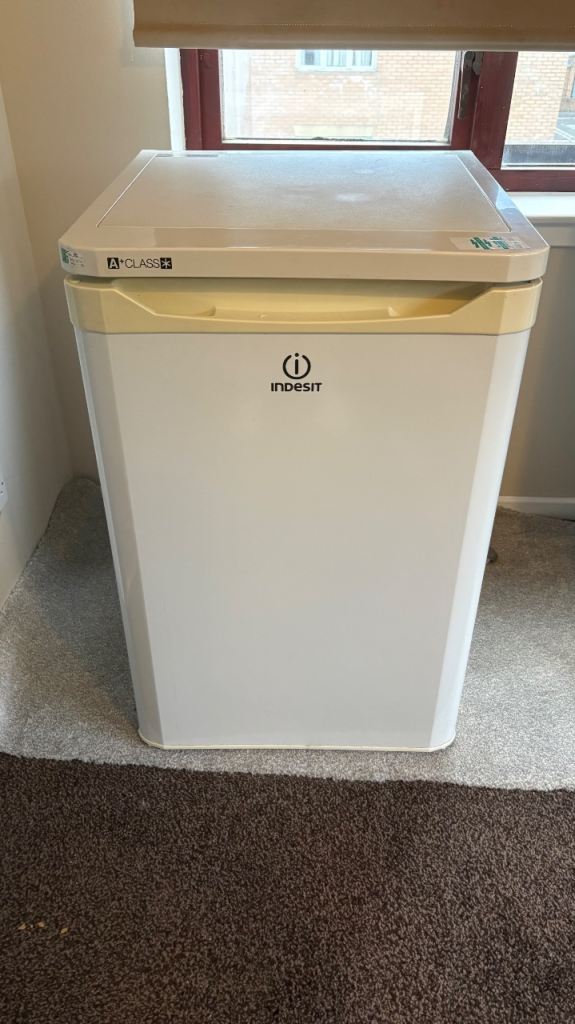 Small fridge 
