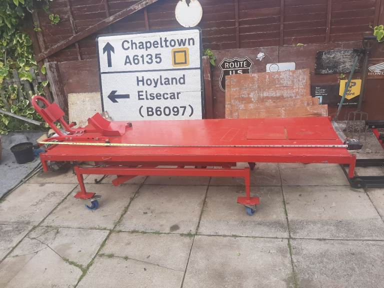 M/c ramp + m/c lift .