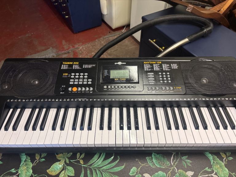 Talent MC-7000 Electronic Keyboard – Good Condition