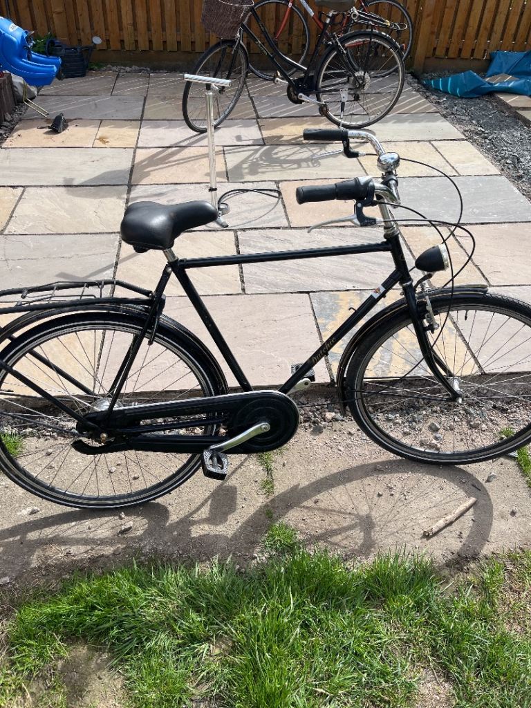 Classic Black City Bike with Rack – Good Condition