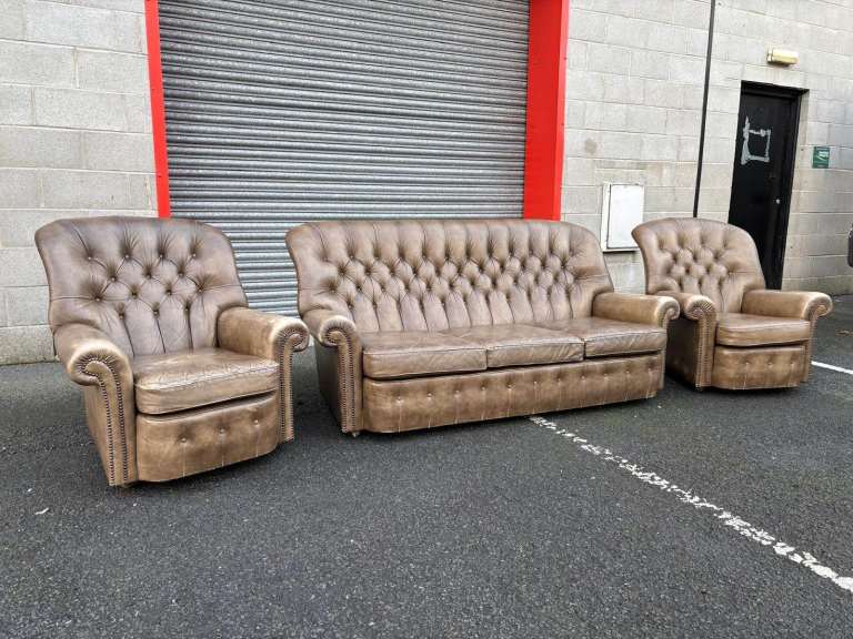 Chesterfield Style Leather 3 Seater Sofa and 2 Chairs 