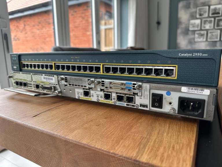 Cisco 2651 Integrated Services Router & Cisco 2950 24 port 10/100 managed switch