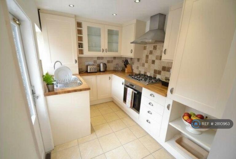4 bedroom house in Clayton Road, Epsom, KT17 (4 bed) (#2810963)