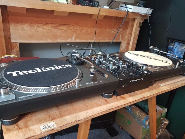 Technics SL 1210 MK2 (PAIR) Pioneer 450 mixer