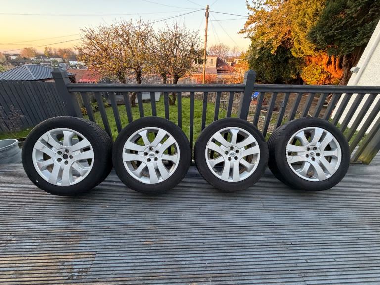 Land Rover 19” Alloy Wheels & Tyres