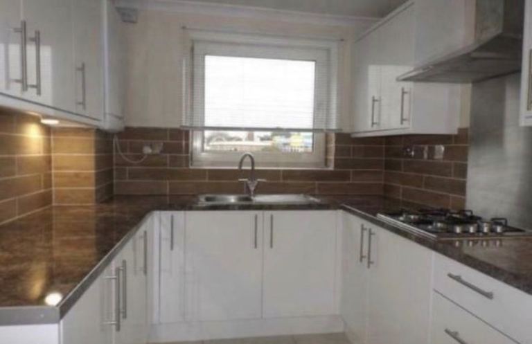 Single furnished room to available to rent 