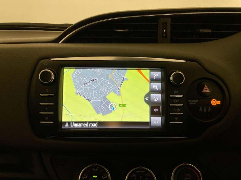 2019 Toyota Yaris 1.5 VVT-i Icon Tech Hatchback 5dr Petrol CVT Euro 6 (111 ps) - SAT NAV + PA HAT...