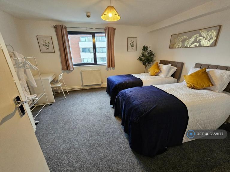 2 bedroom flat in Clayton Road Road, Hayes, UB3 (2 bed) (#2858177)