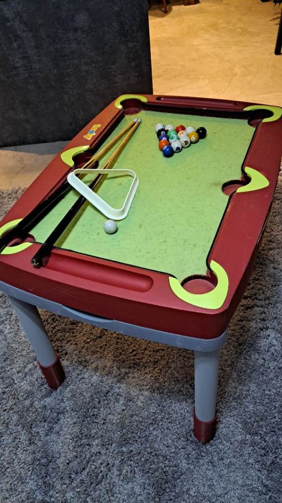 Kids table football/pool table