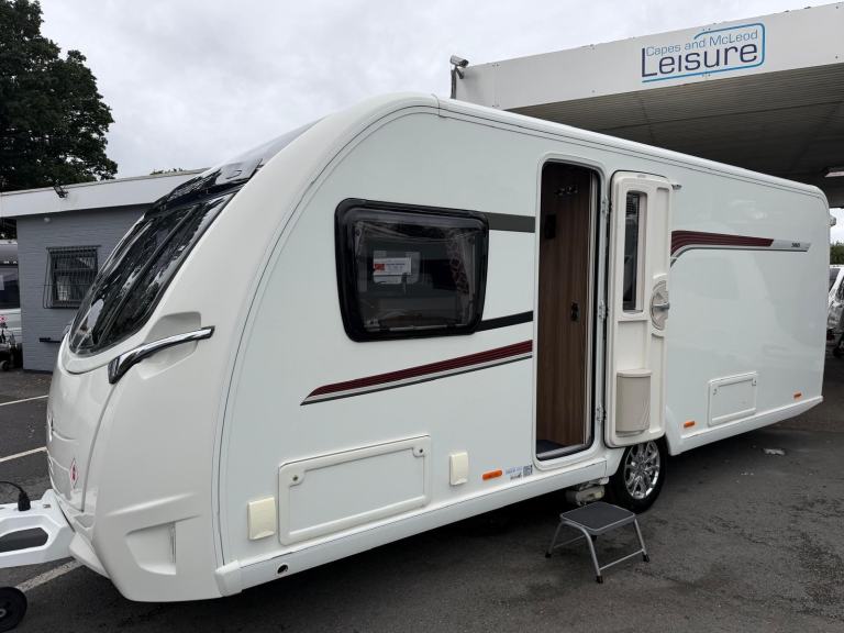 17 SWIFT CONQUEROR 580, WITH TALL FRIDGE, ALDE, SOLAR, MOVER AND ISLAND BED