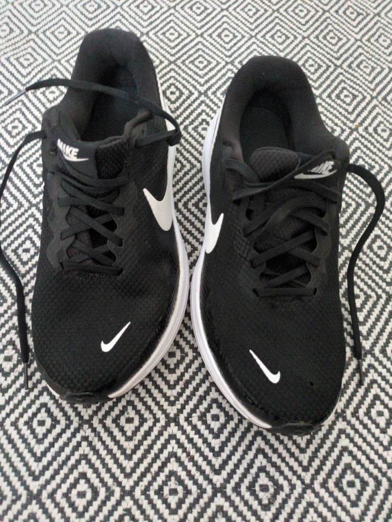 Nike Black Trainers – Good Condition