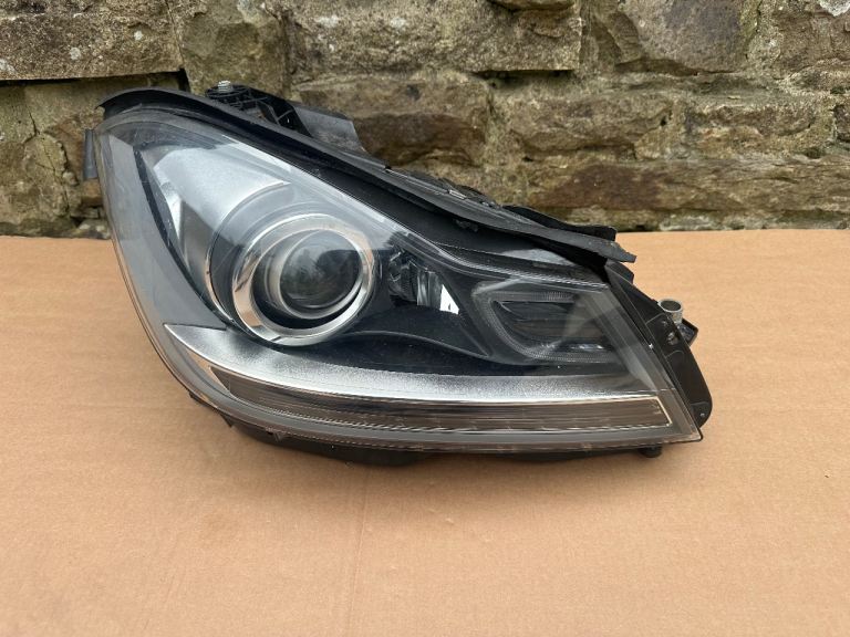 Mercedes C Class W204 C63 Xenon Headlight Right Driver Side 2011-2014 Oem