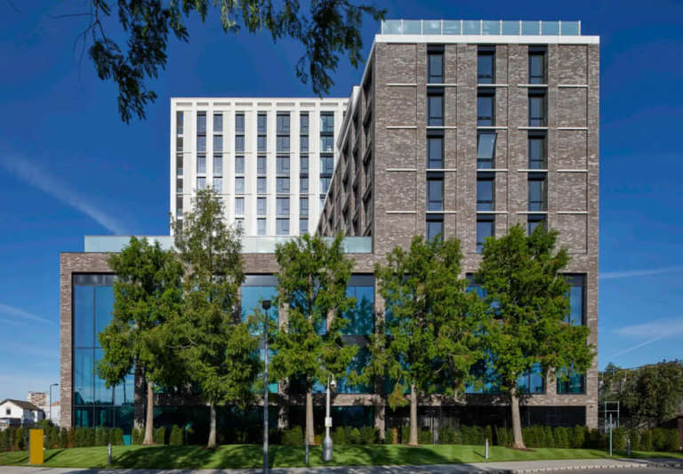 *Chiswick* Private Serviced Offices: Units from 6 to 600 desks for rent W4