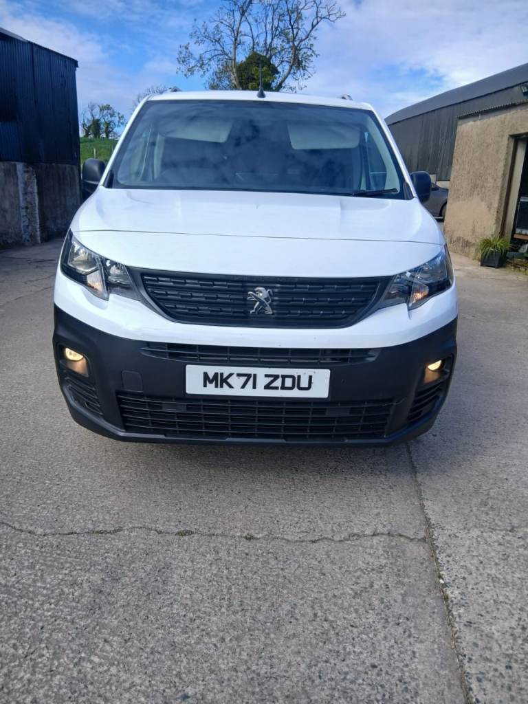 New model 2021 Peugeot partner stone mint low miles genuine van very cheap
