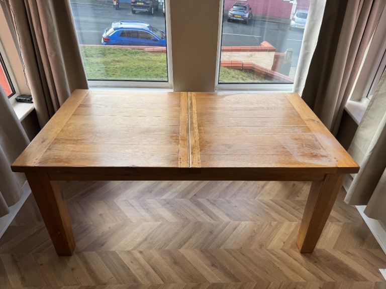 Solid oak extendable dining table 