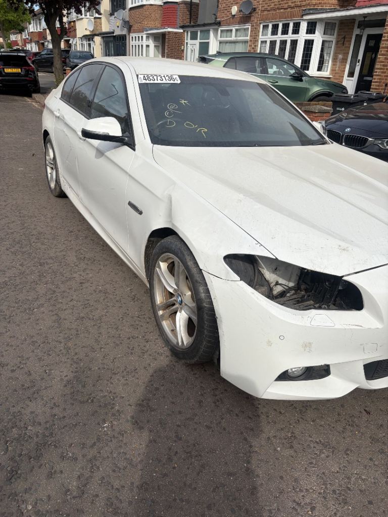 EXCLANT BMW 520D M SPORT LATE 2016 WITH VERY LOW MILEAGE LIGHT DAMAGE FOR SALE.