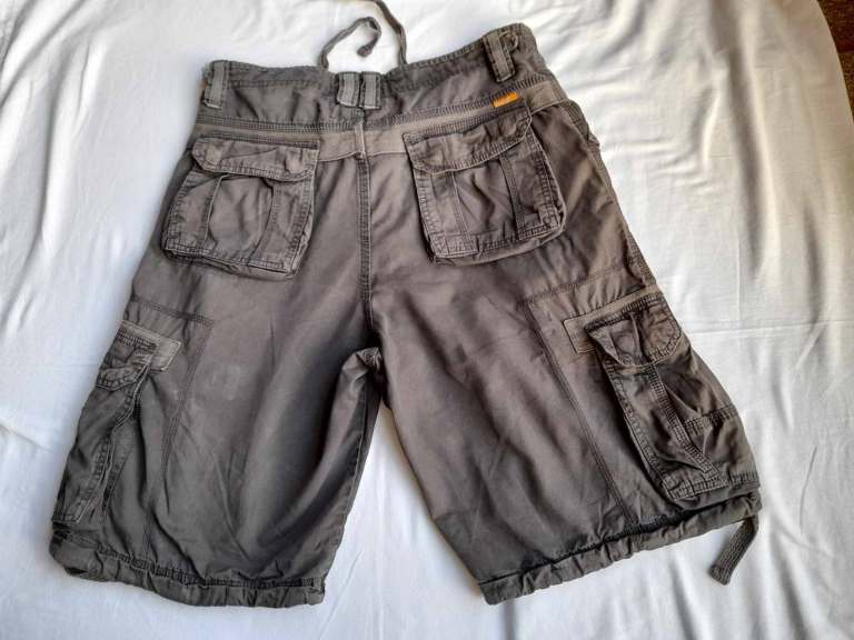  Men's 32W shorts £2 each, bundle £5