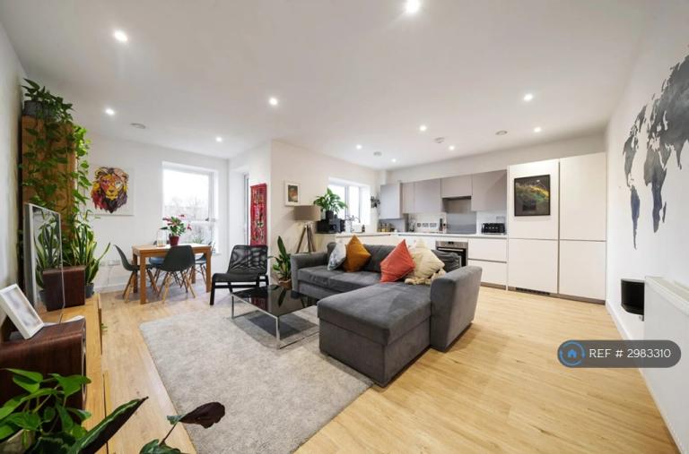 1 bedroom flat in Pears Road, Hounslow, TW3 (1 bed) (#2983310)