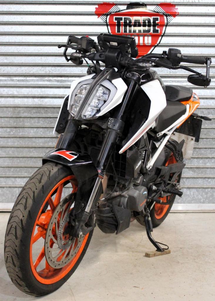 2024 73 KTM DUKE 125 ABS LEARNER LEGAL TRADE SALE 7K WHITE/ORANGE NEW MOT RIDES