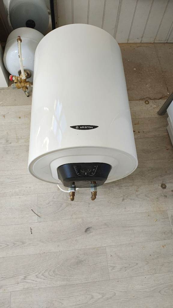 80litre pressurised hot water tank