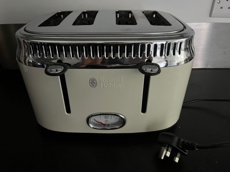 Russell Hobbs Cream retro 4 slice toaster