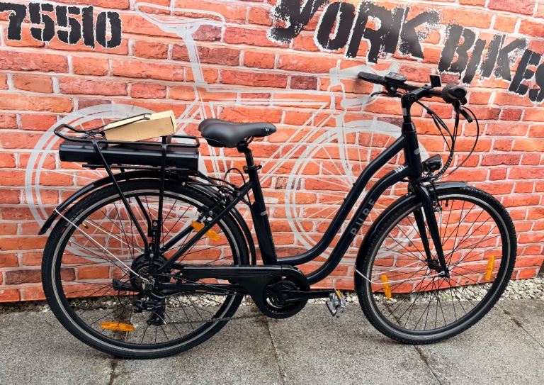 Ladies new/ex demo pure electric bike 19” alloy frame 700c wheels £400
