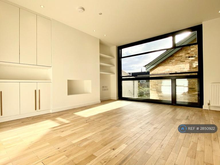 2 bedroom flat in Partridge Road, Cardiff, CF24 (2 bed) (#2850922)