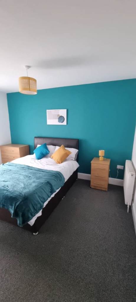 Spacious  Double Room – All Bills Included