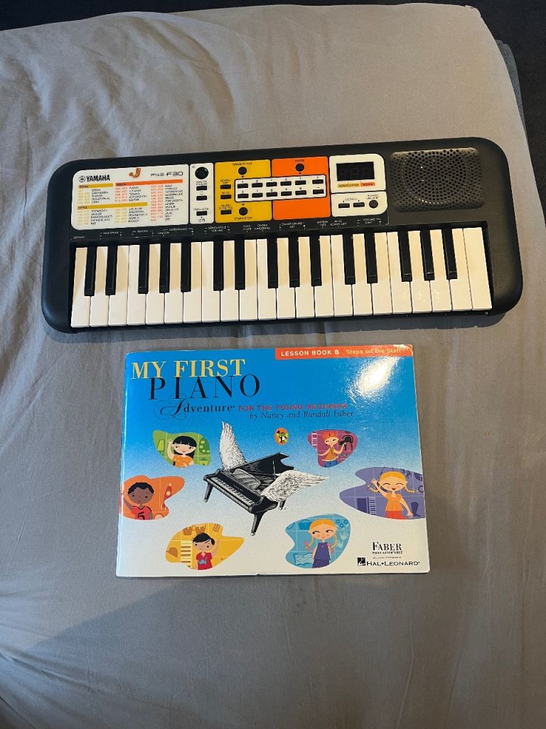 Yamaha PSS-F30 Keyboard + Faber Piano Lesson Book – Excellent Condition