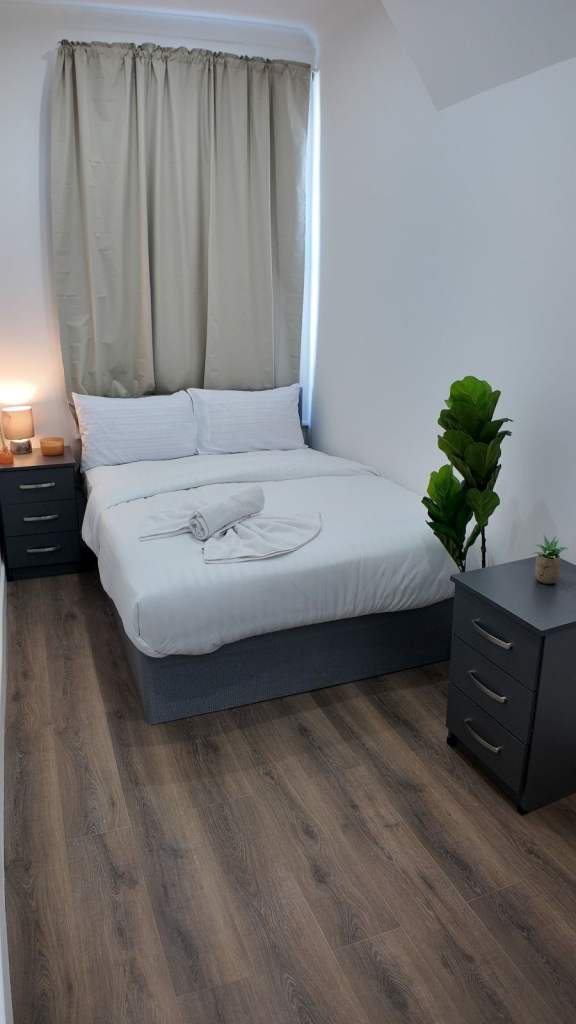 2 Bedroom Apartment / Long Ridge Road SW5