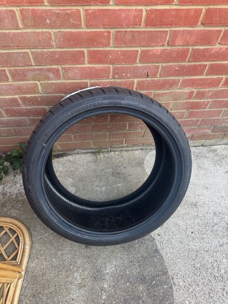 Brand new 285/35/22 tyre
