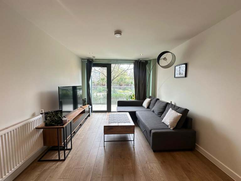 2 bedroom flat in 2 Bedroom, 2 Bathroom Flat – Lapwing Heights, Waterside Way, Tottenham Hale N17