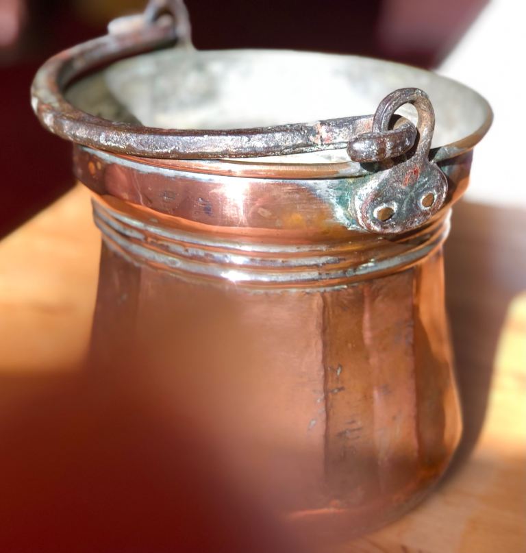 BEAUTIFUL ANTIQUE COPPER CAULDRON WITH WROUGHT IRON HANDLE