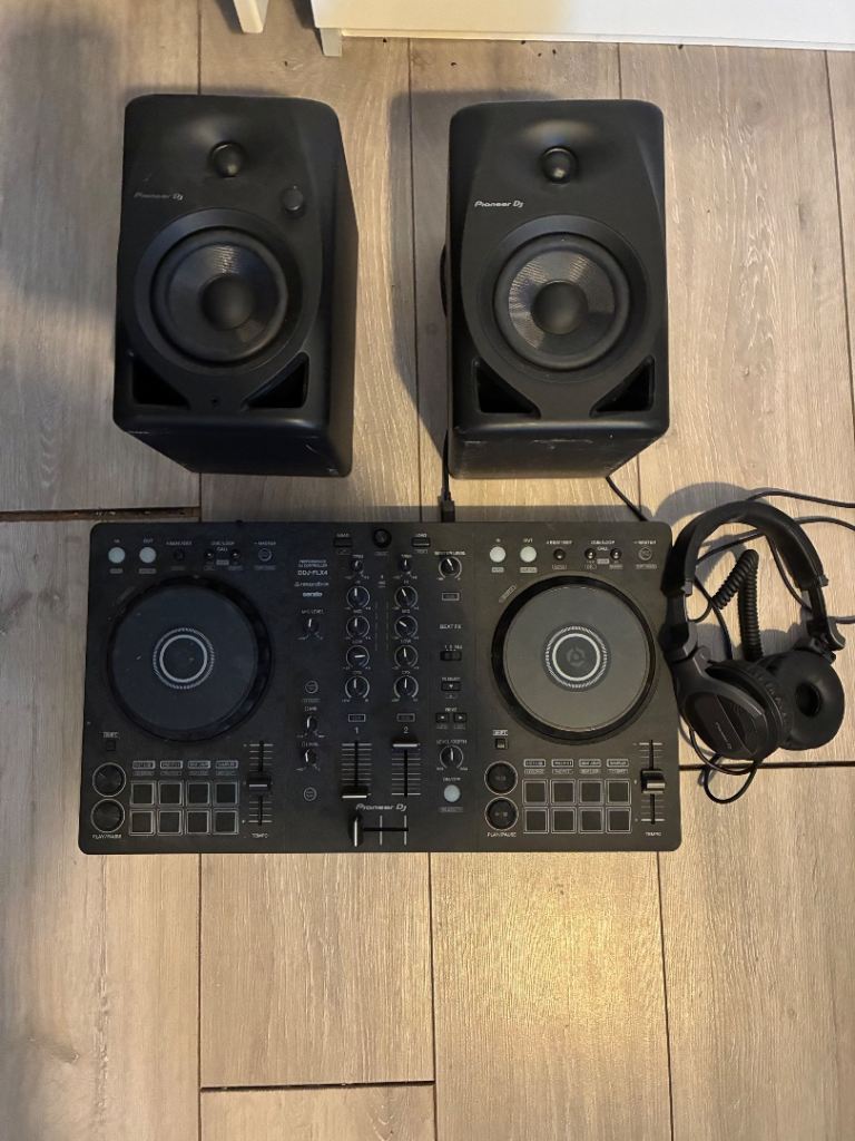 Pioneer DDJ-FLX4, speakers and headset