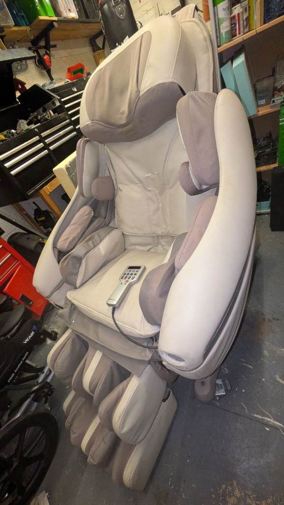 Full body massage chair