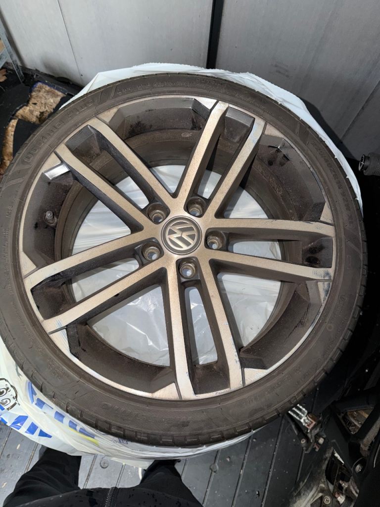 SET OF 4 18’ VW ALLOYS 