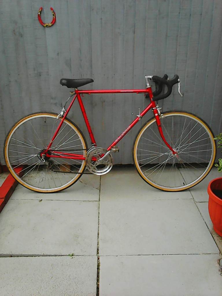 Red Racing Bike – Good Condition 27 inch quick release wheels Classic brand
