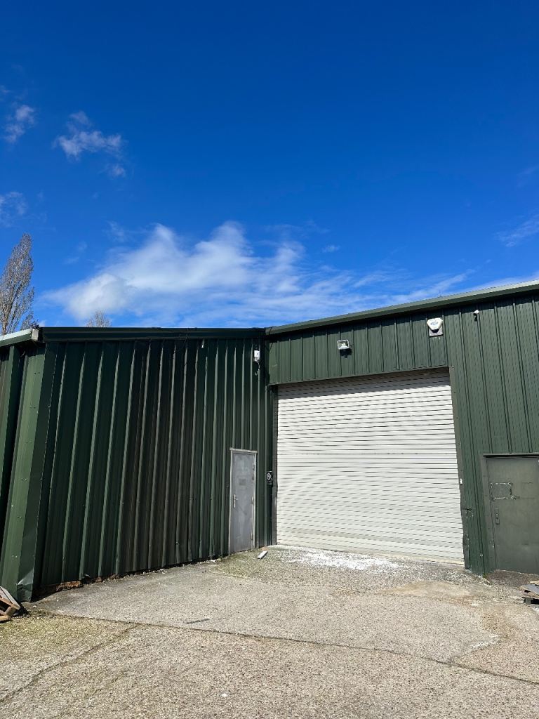 Industrial Unit Tadley 1000sqft / 2500sqft  
