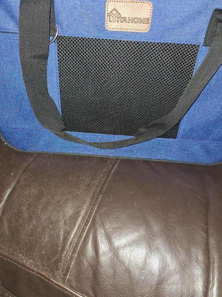 Cat carrier 