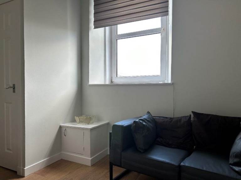 2 BED FLAT in the City Centre (OFF HOLBURN ST.)