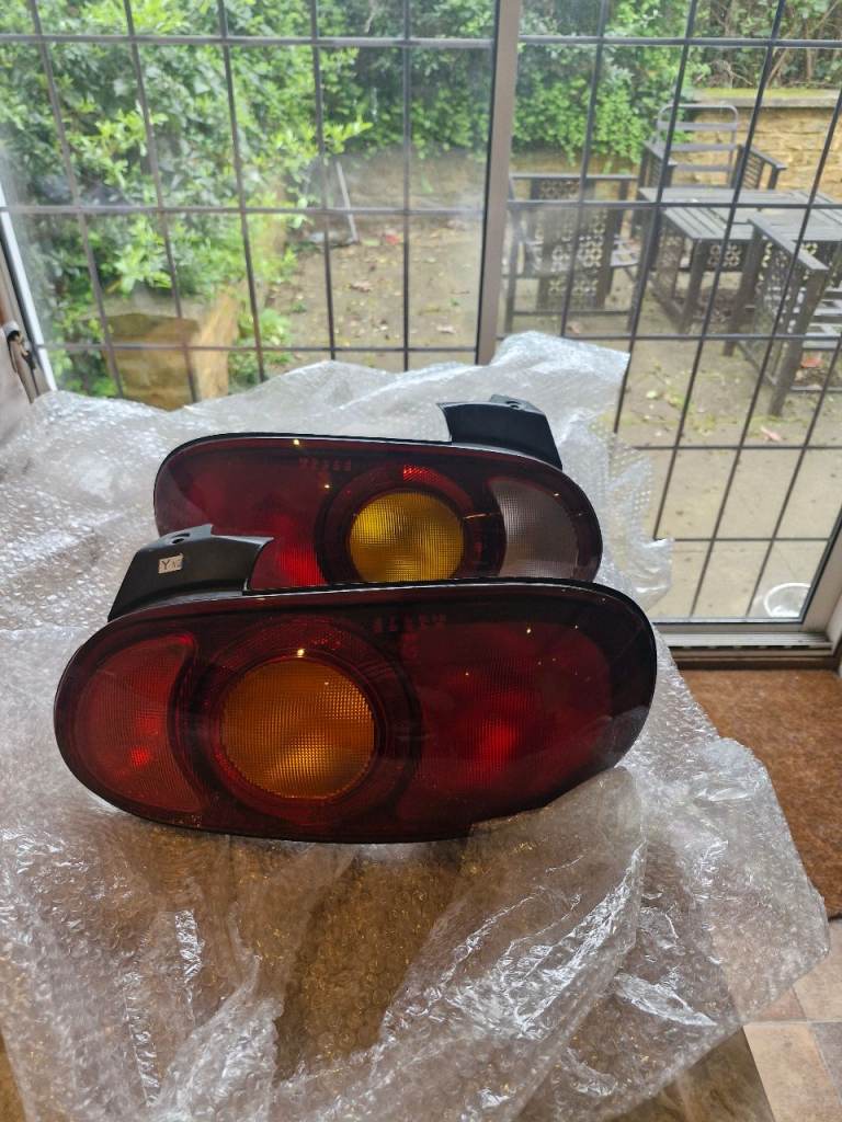 Pair rear MX5 MK2 OEM Lights 