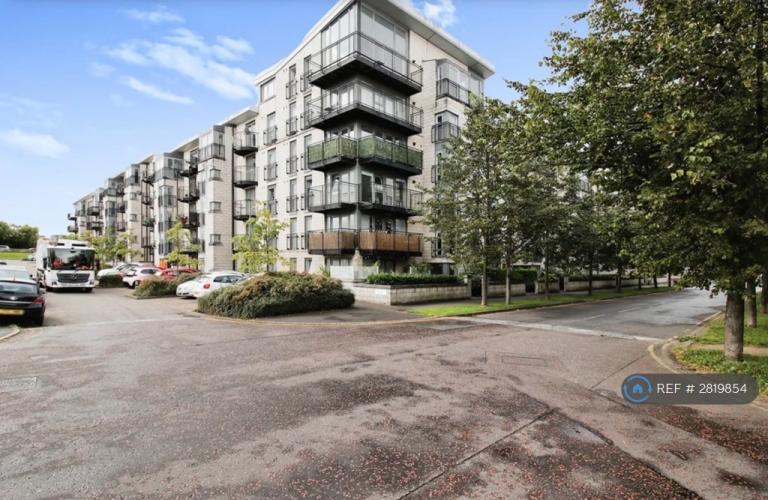 3 bedroom flat in Waterfront Park, Edinburgh, EH5 (3 bed) (#2819854)