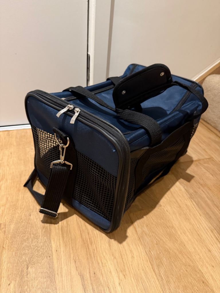 Soft cat carrier